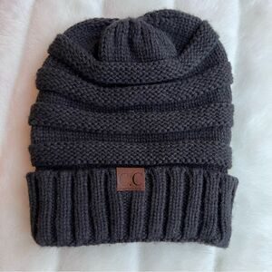 😊3/$30 Grey C.C. Slouch beanie GUC